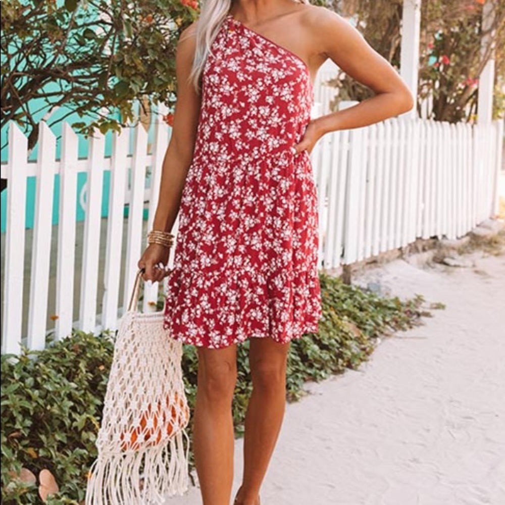 One shoulder floral red dress!